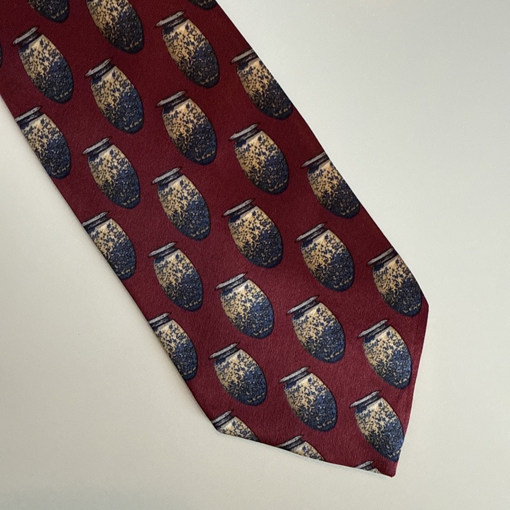 Rare Vintage HTF (Per Name Change)Burberry's London Men's Deep Red W/Jars Tie